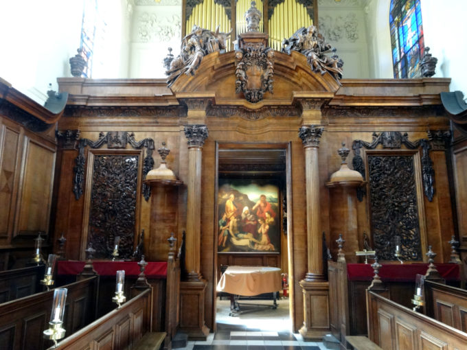 photo of complete screen - seen from the sanctuary